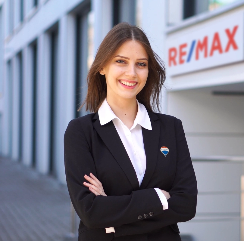 REMAX darbuotoja.